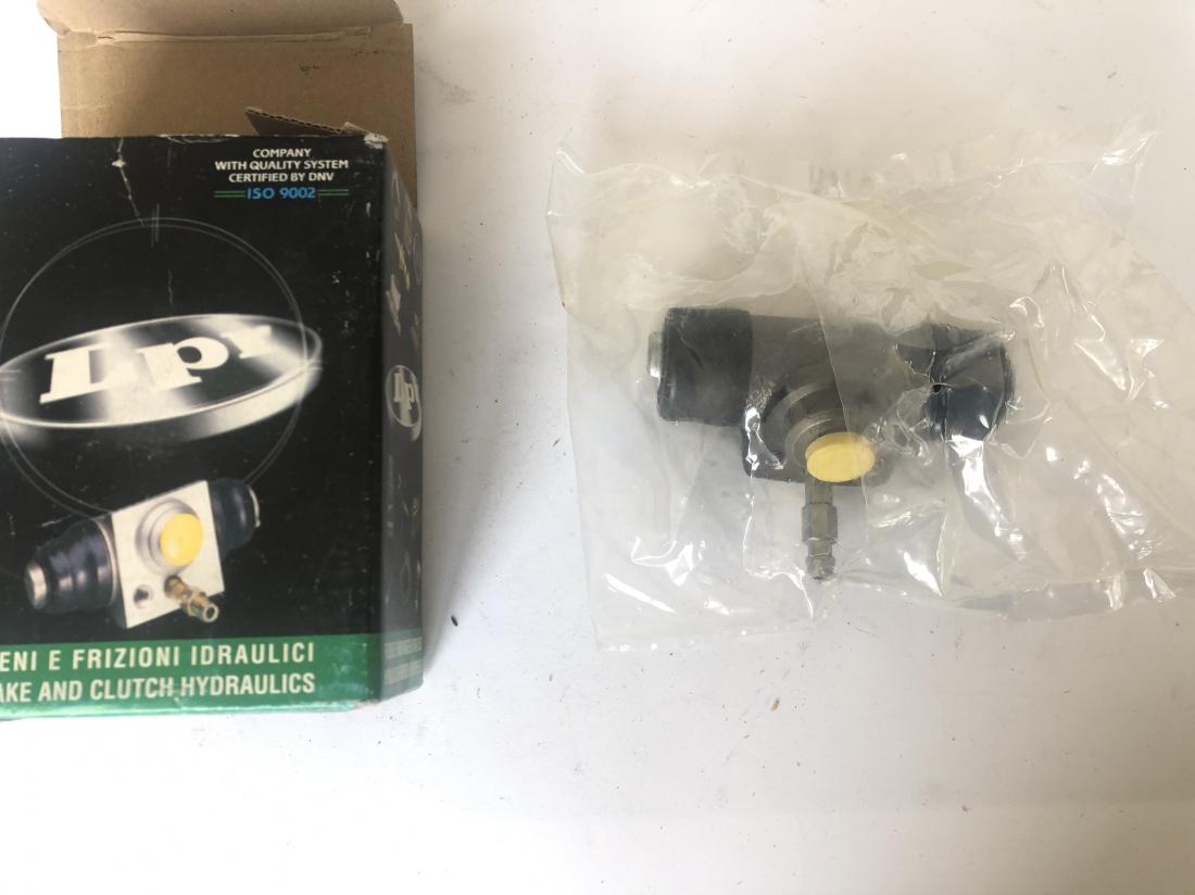 Купити Цилиндр тормозной до Tesla | 611051A