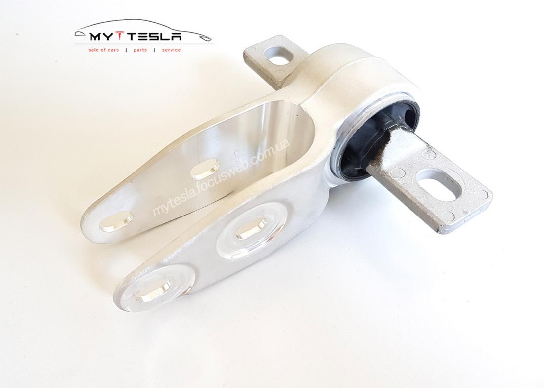 Купити Кронштейн переднього мотору до Tesla | 1055366-00-H
