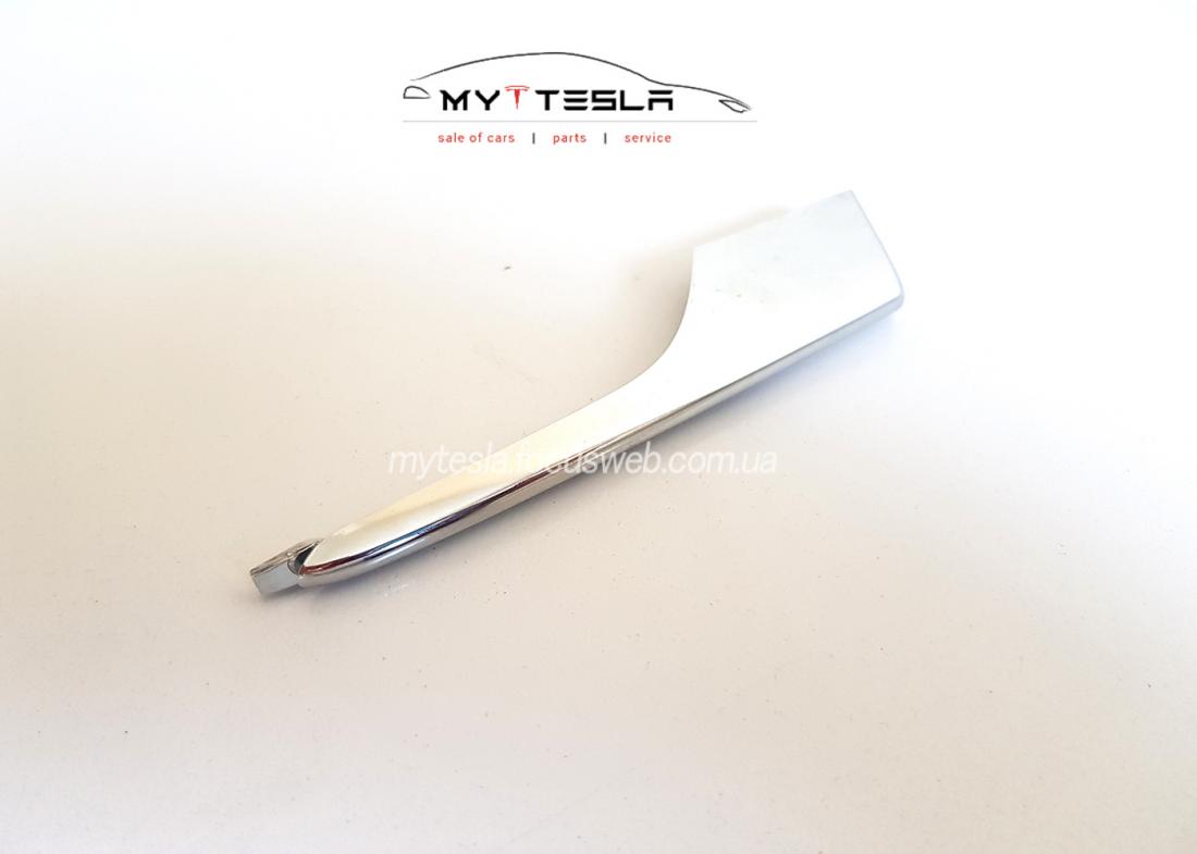 Купити Накладка люверса LWR RH (CHROME) до Tesla | 1049612-00-F
