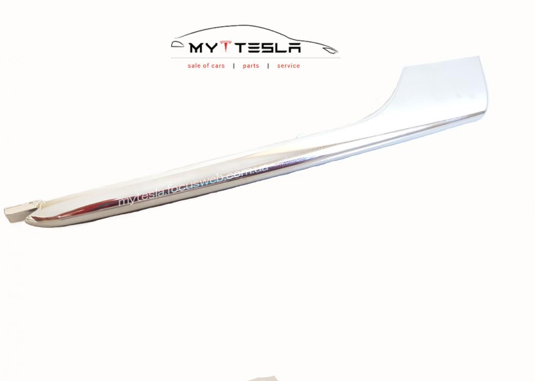 Купити Накладка люверса UPR LH (CHROME) до Tesla | 1049609-00-F