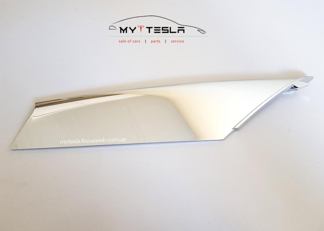 Купити Накладка люверса UPR LH (CHROME) до Tesla | 1056378-00-C