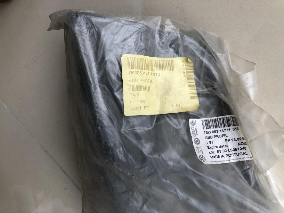 Купити Пластик под лобовое стекло до Tesla | 7M3853187H01C