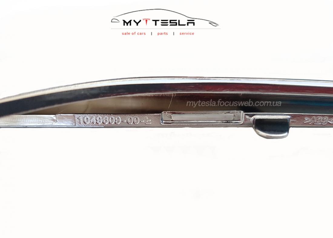 Купити Накладка люверса UPR LH (CHROME) до Tesla | 1049609-00-F
