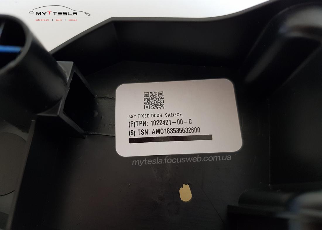 Купити Відбивач ліхтаря на задньому крилі RH до Tesla | 1022421-00-C